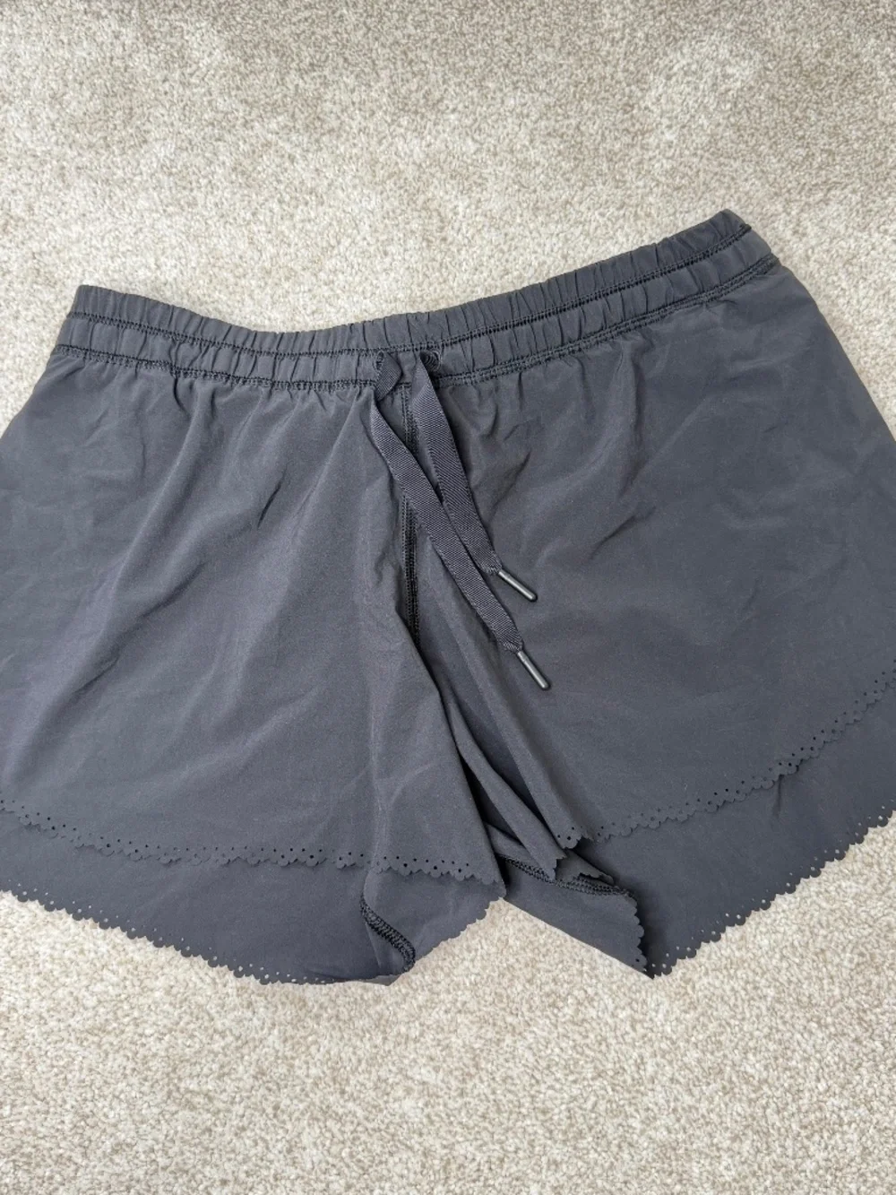 Lululemon Laser Cut Scalloped Hem Unlined Shorts Black 6